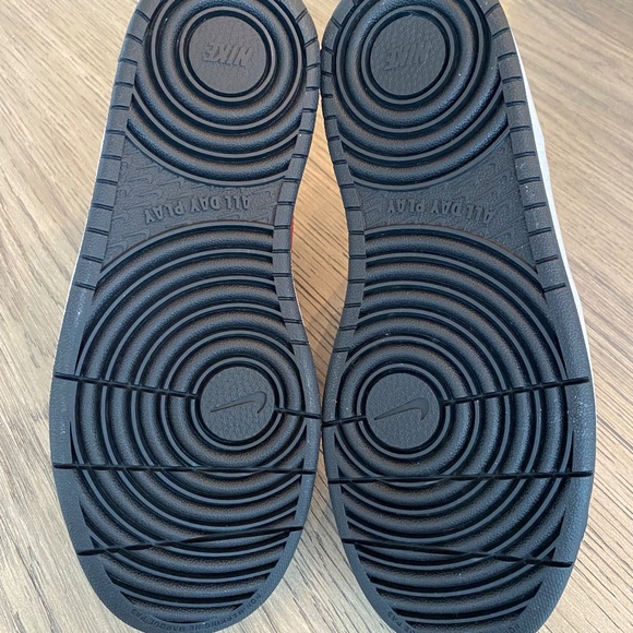 Boys Nike High Top Sneakers - Picture 3 of 4